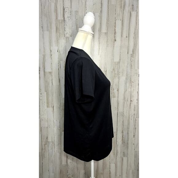 Under‎ Armour Women's Large Black V-Neck Short Sleeve Casual T-Shirt - Picture 3 of 6